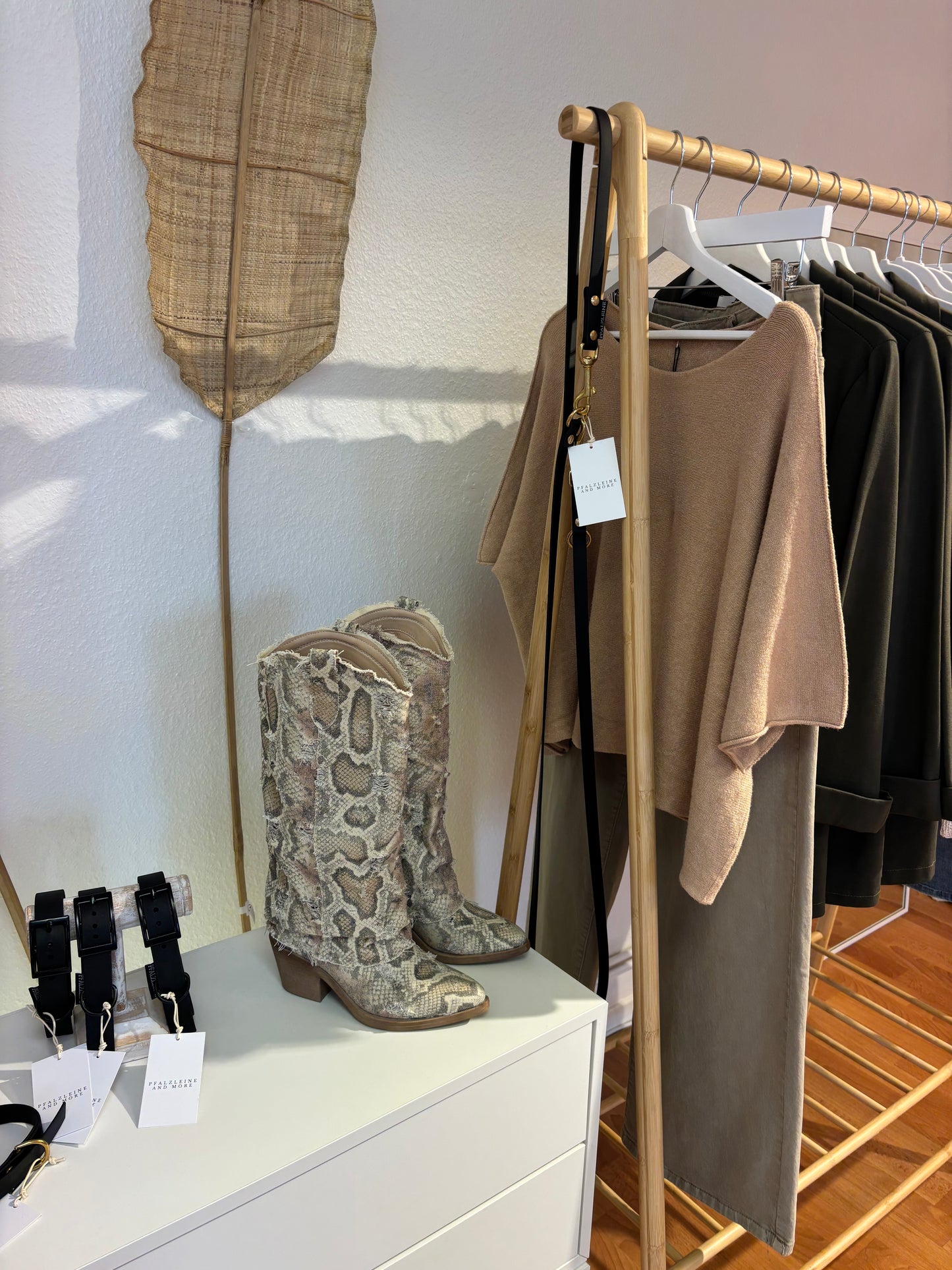 Cowboystiefel mit Jeanstoff / Schlangenoptik