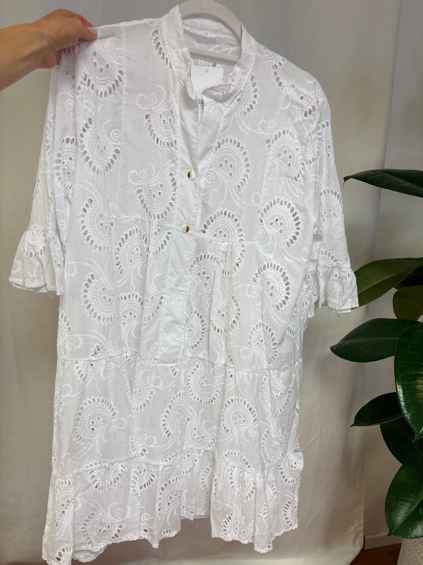 Kurzes Baumwollkleid Weiß mit Spitze