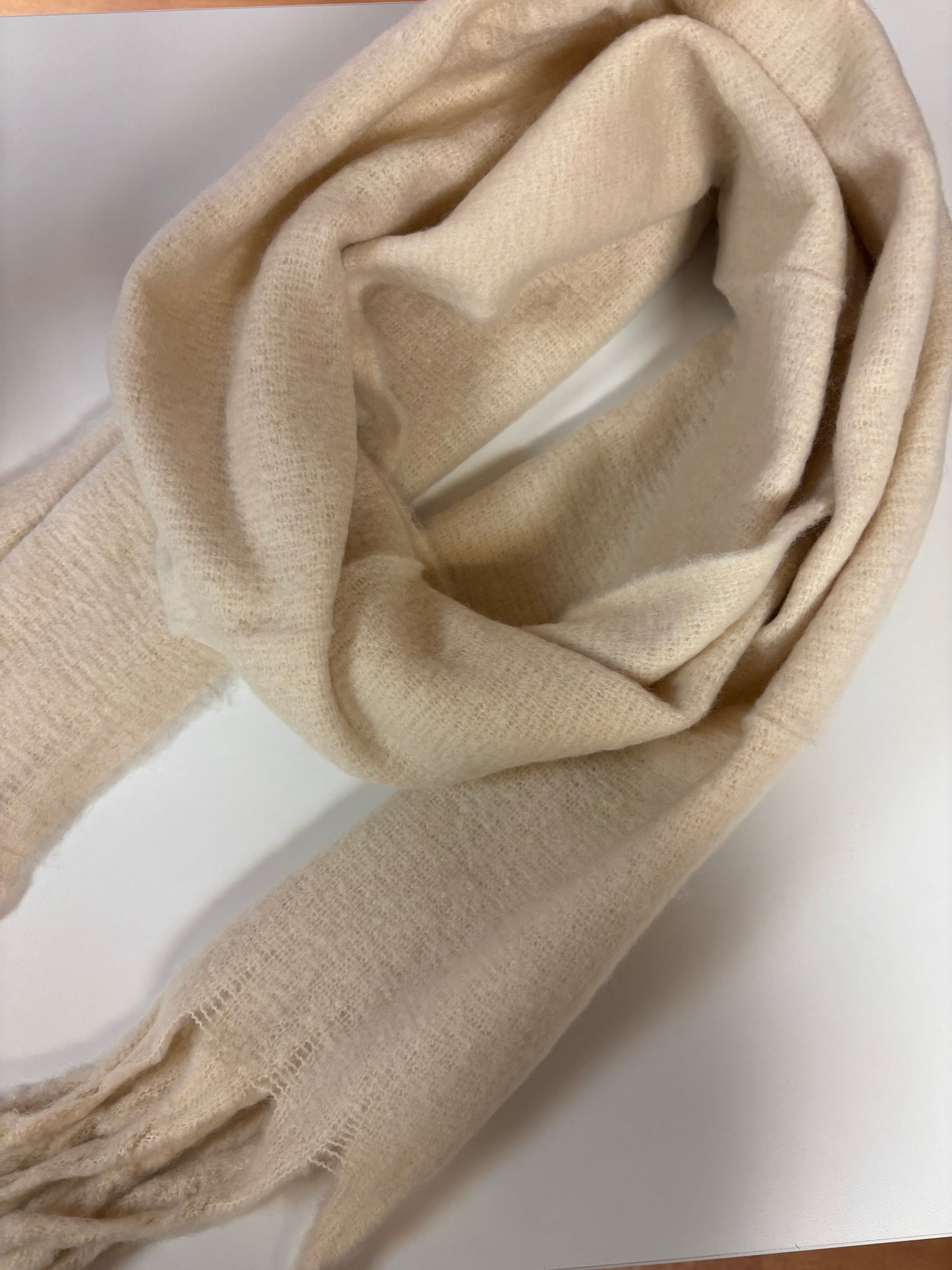 Dicker Schal mit Fransen