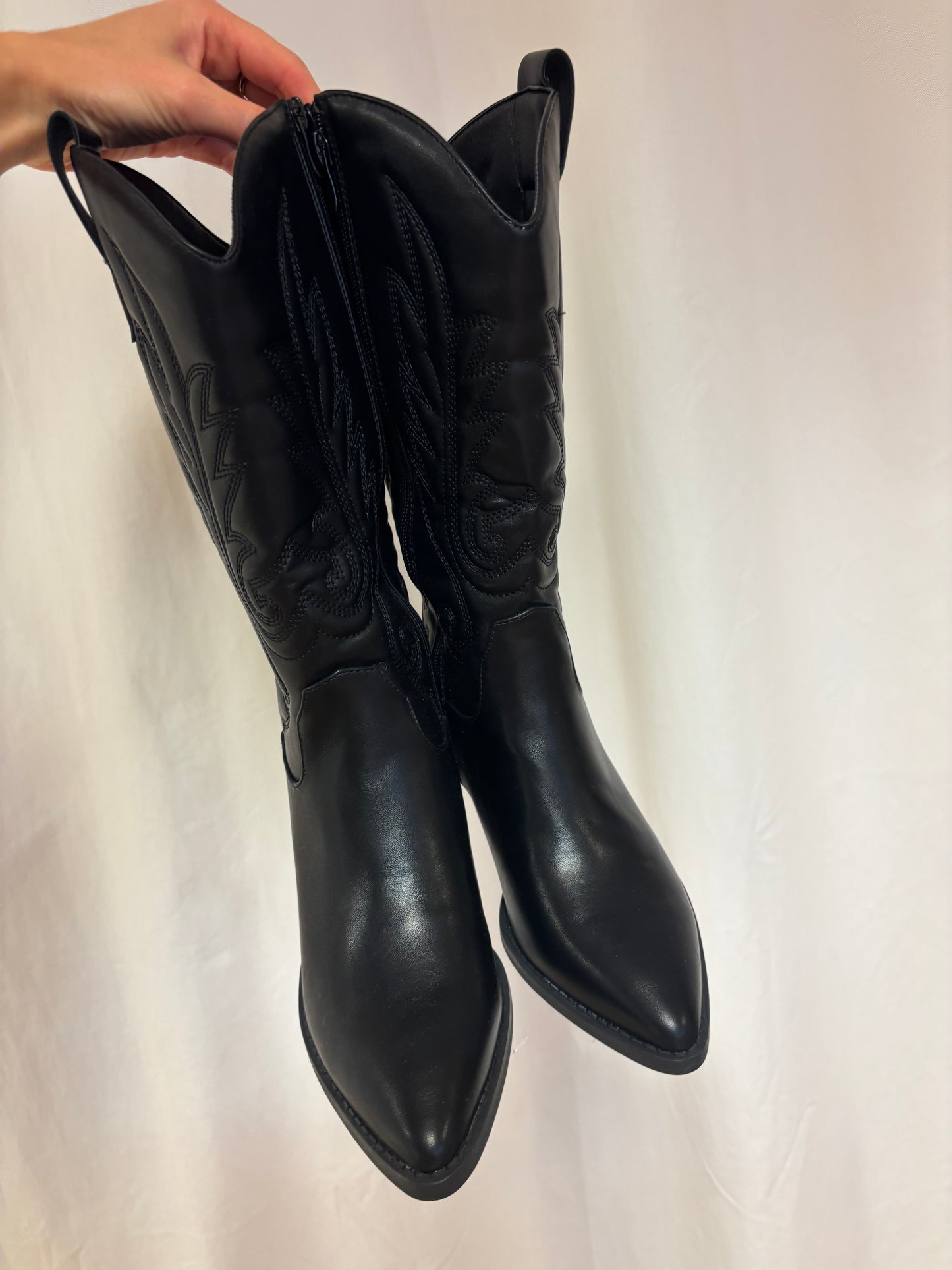 Schwarze Cowboystiefel