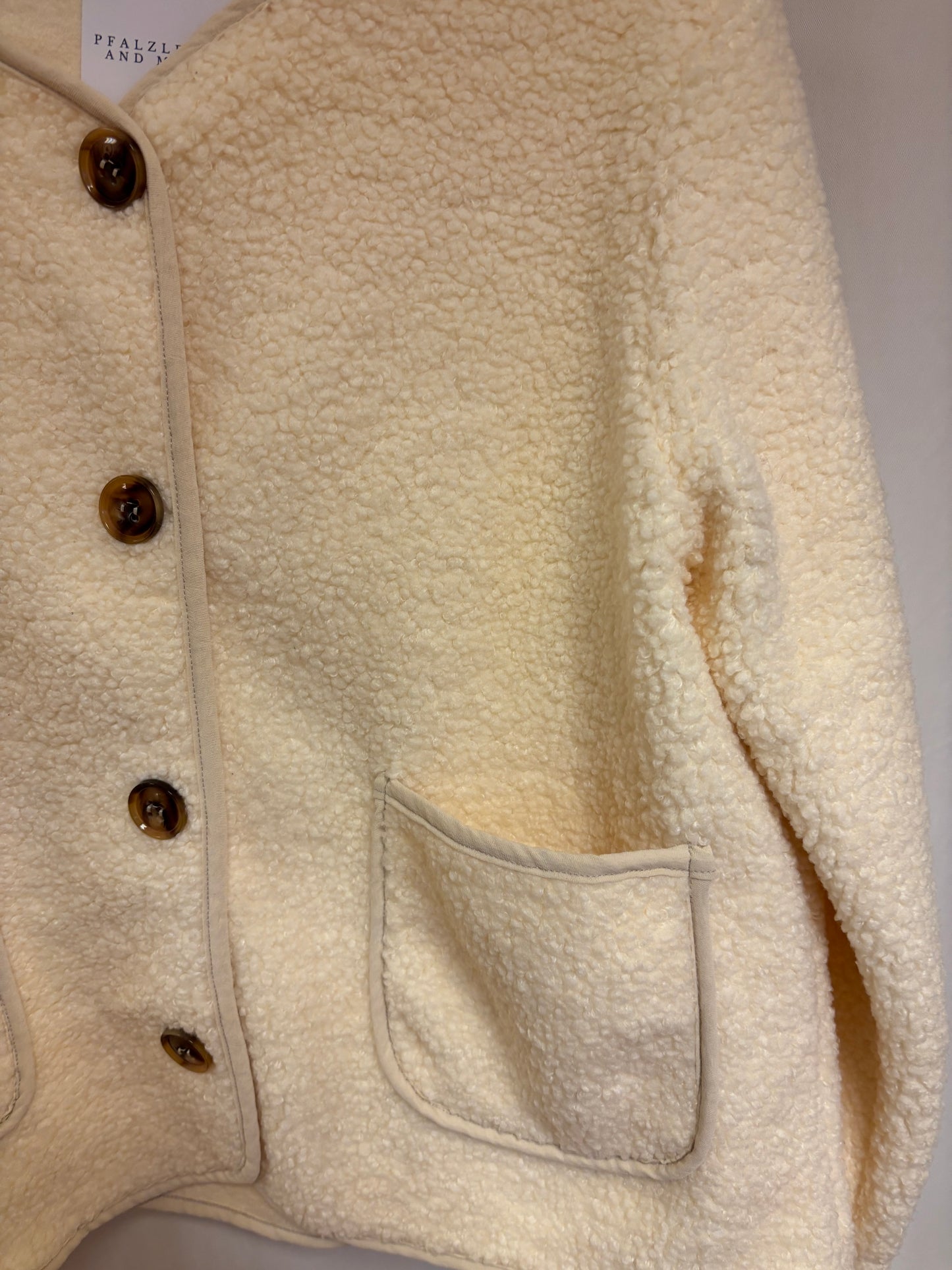 Teddyjacke mit Knöpfen