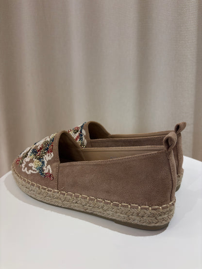 Taupfarbene Espadrille