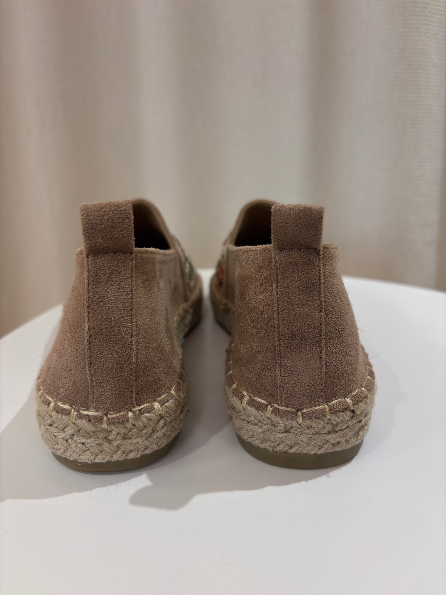 Taupfarbene Espadrille