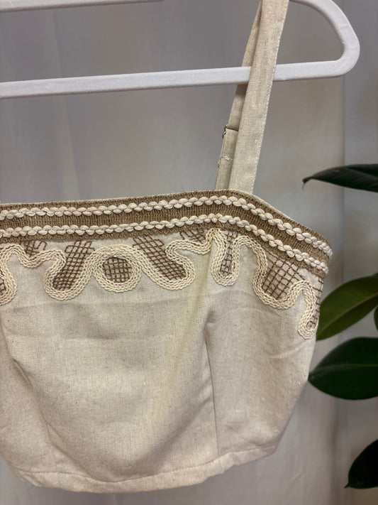 Crop Top mit Stickung