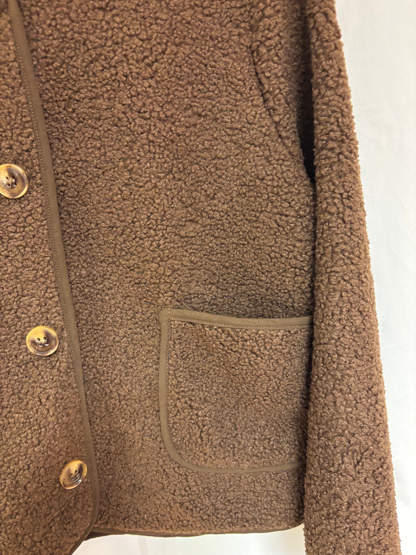 Teddyjacke mit Knöpfen