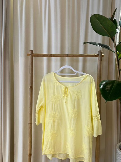 Luftige Bluse mit Blumenstickung