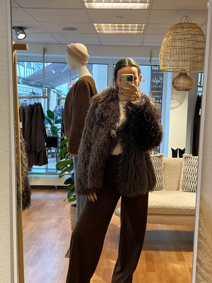 Felljacke mit Kragen