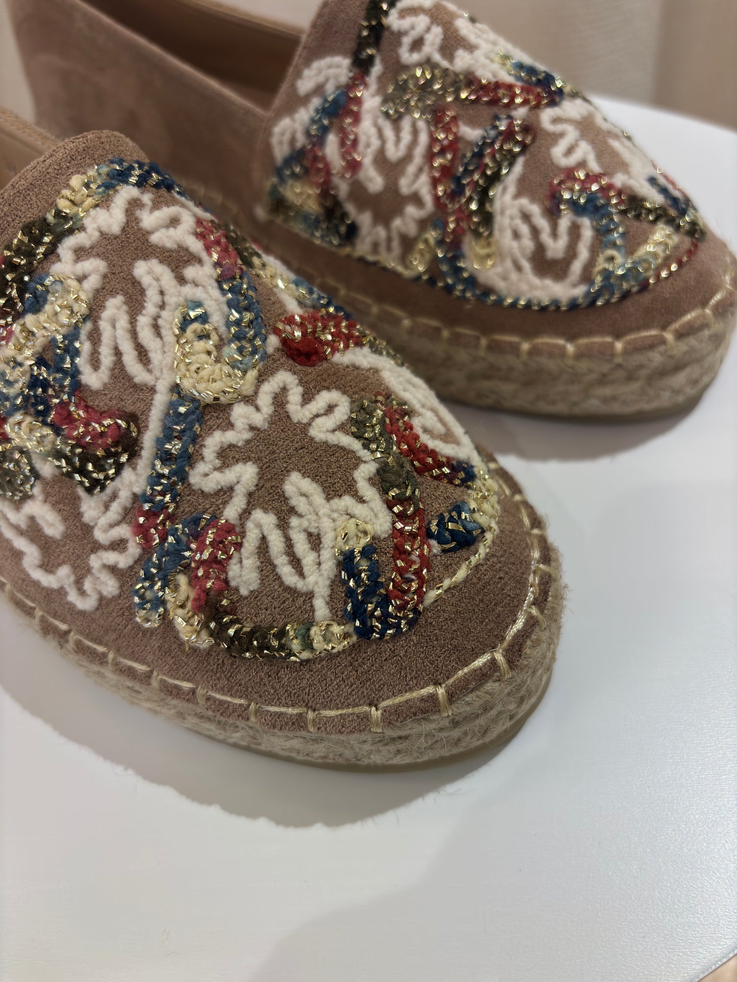 Taupfarbene Espadrille