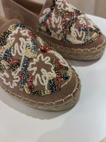 Taupfarbene Espadrille