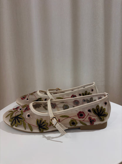 Ballerinas mit Blumen