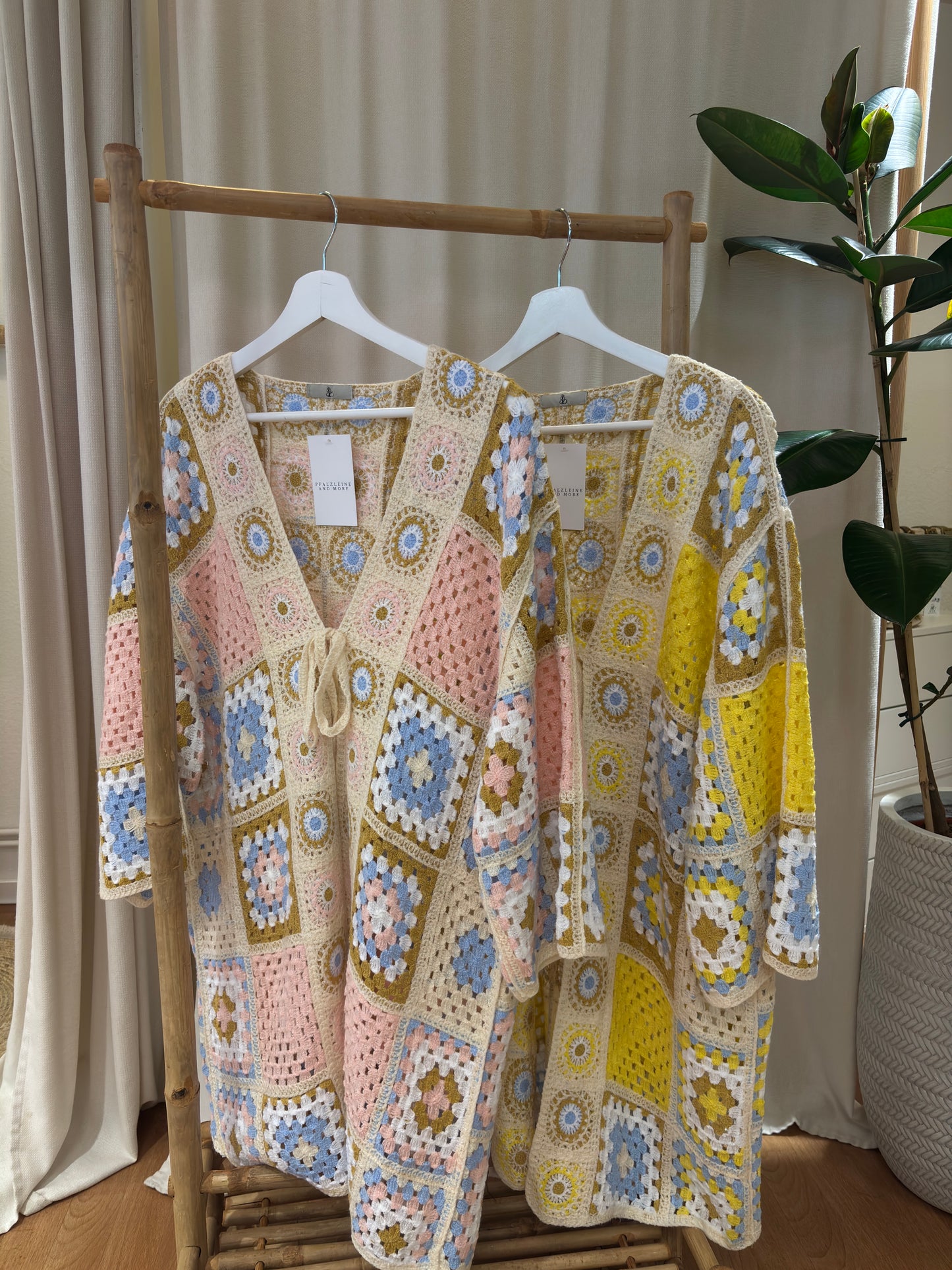 Bunter Cardigan Rosa und gelb