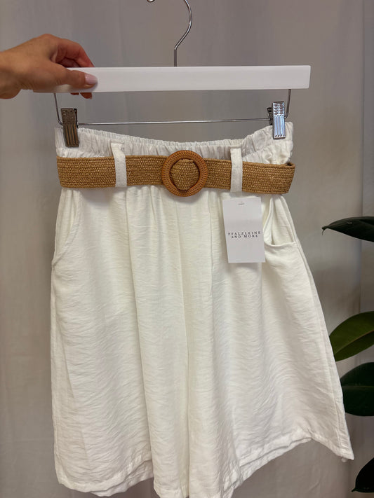 Kurze Shorts aus Viskose mit Gürtel