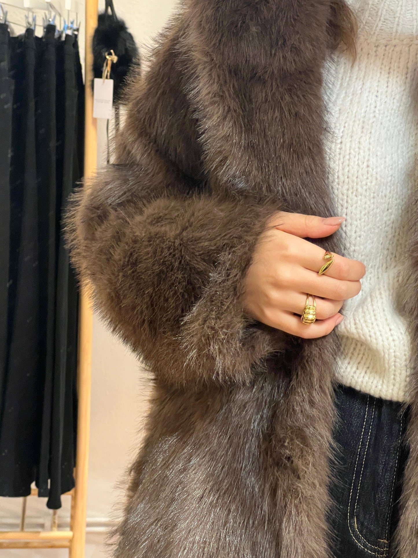 Brauner Kunstfellmantel mit Gürtel