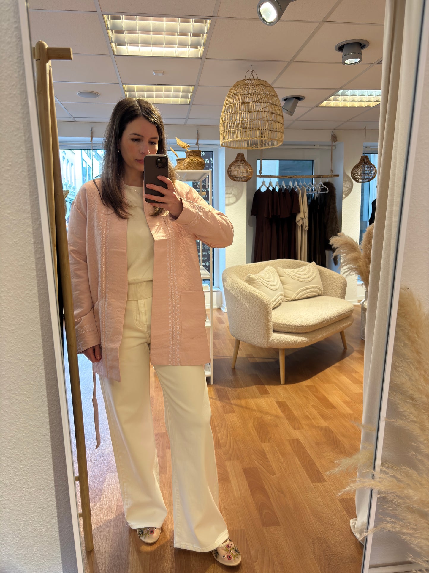 Rosafarbene Jacke mit Stickung