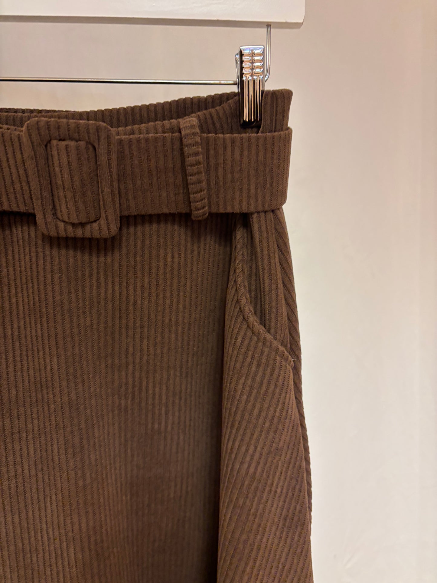 Langer Cordrock mit Taschen