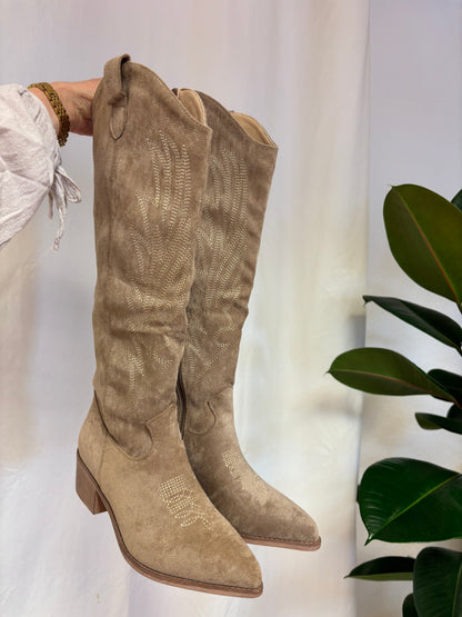 Flache Cowboystiefel mit hohem Schaft