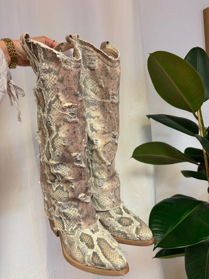 Cowboystiefel mit Jeanstoff / Schlangenoptik
