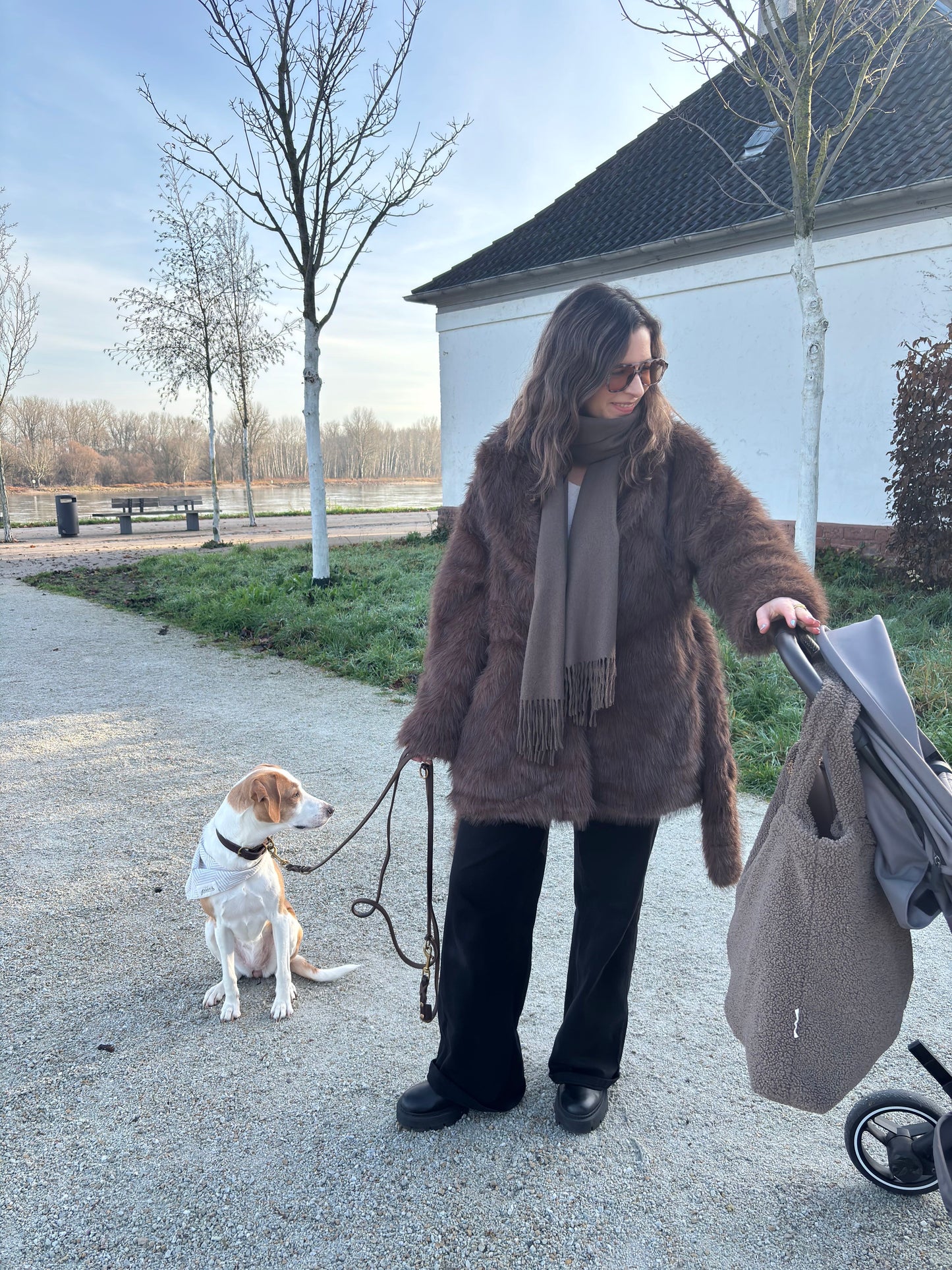 Brauner Kunstfellmantel mit Gürtel