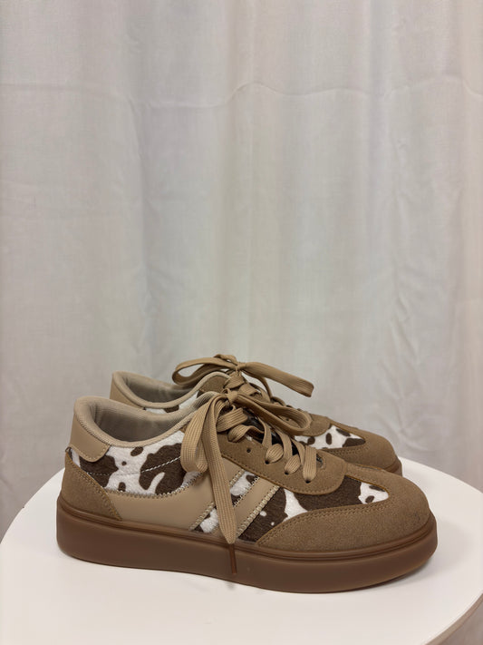 taupfarbene Sneaker mit Kuhprint Damen 