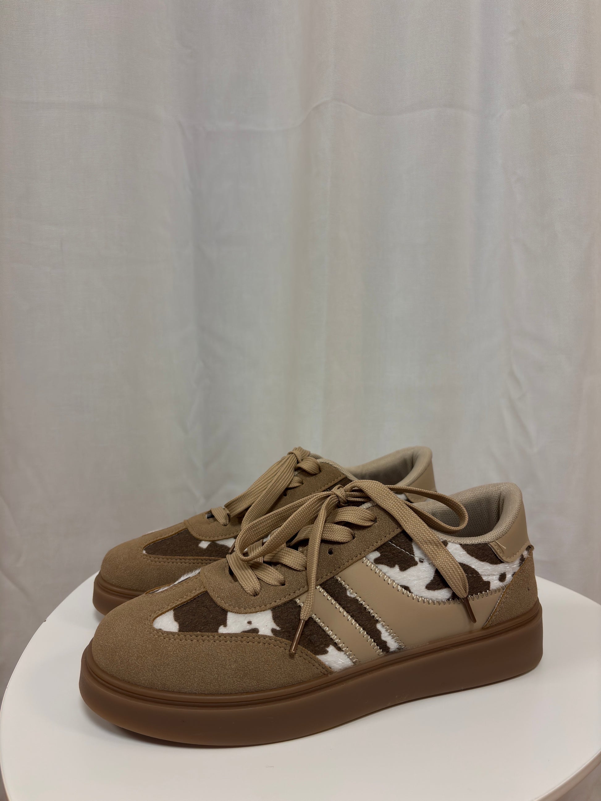 damen sneaker taupe mit kuhprint 